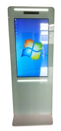 Il supporto LCD 43" del chiosco del touch screen di infrarosso della Banca 10 con il LED barra la decorazione