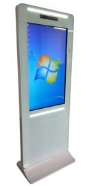 Il supporto LCD 43" del chiosco del touch screen di infrarosso della Banca 10 con il LED barra la decorazione