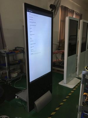 Chiosco touch screen da 43 pollici con risoluzione 1920x1080 e luminosità 400CD/M2
