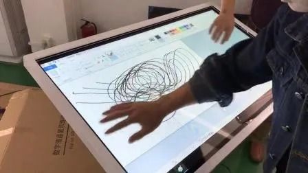 Chiosco touch screen bifacciale da 55 pollici con risoluzione 1920x1080