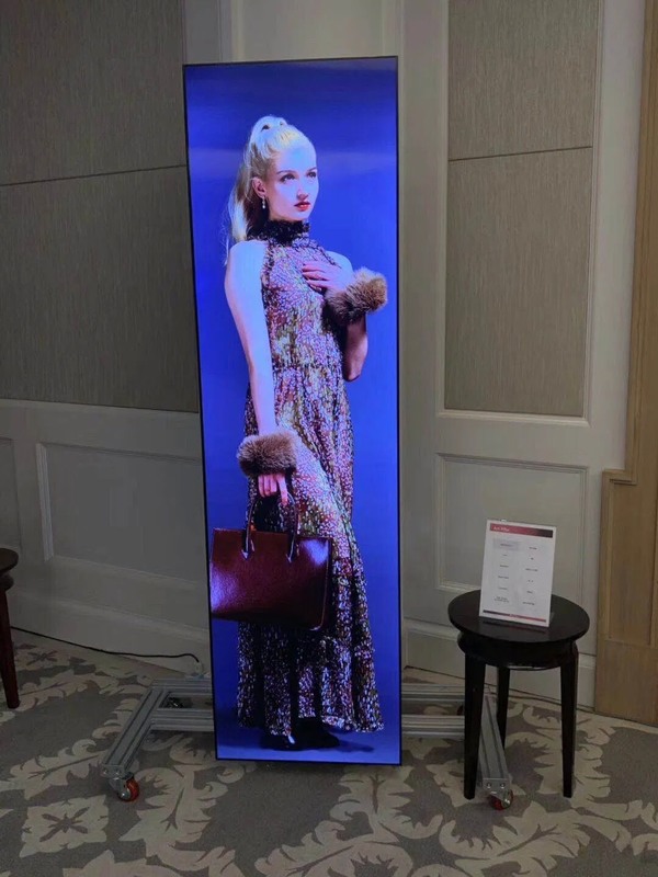 88 pollici schermo LCD a barra personalizzato con alta luminosità e grande angolo di visione per segnaletica digitale commerciale