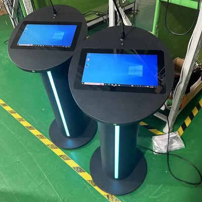 Podium digitale multimediale 13,3 pollici pcap touch lcd amplificatore di altoparlanti e microfono wireless per riunioni