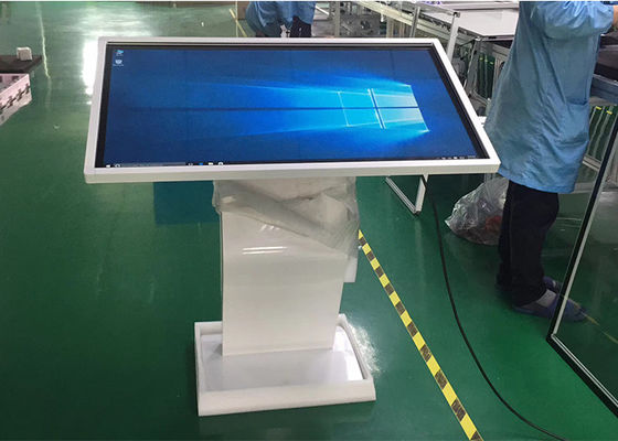 Totem a 32 pollici di risoluzione del chiosco 450nits 4k del contrassegno di Digital con il chiosco del computer del touch screen