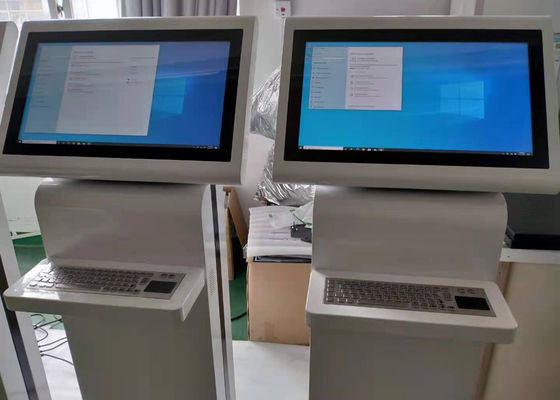 Multimedia del chiosco di isolato che annunciano giocatore RS232 bianco con la tastiera